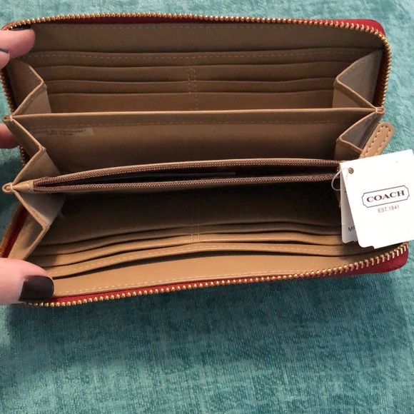 Red Coach leather wallet. NWT - Picture 4 of 4